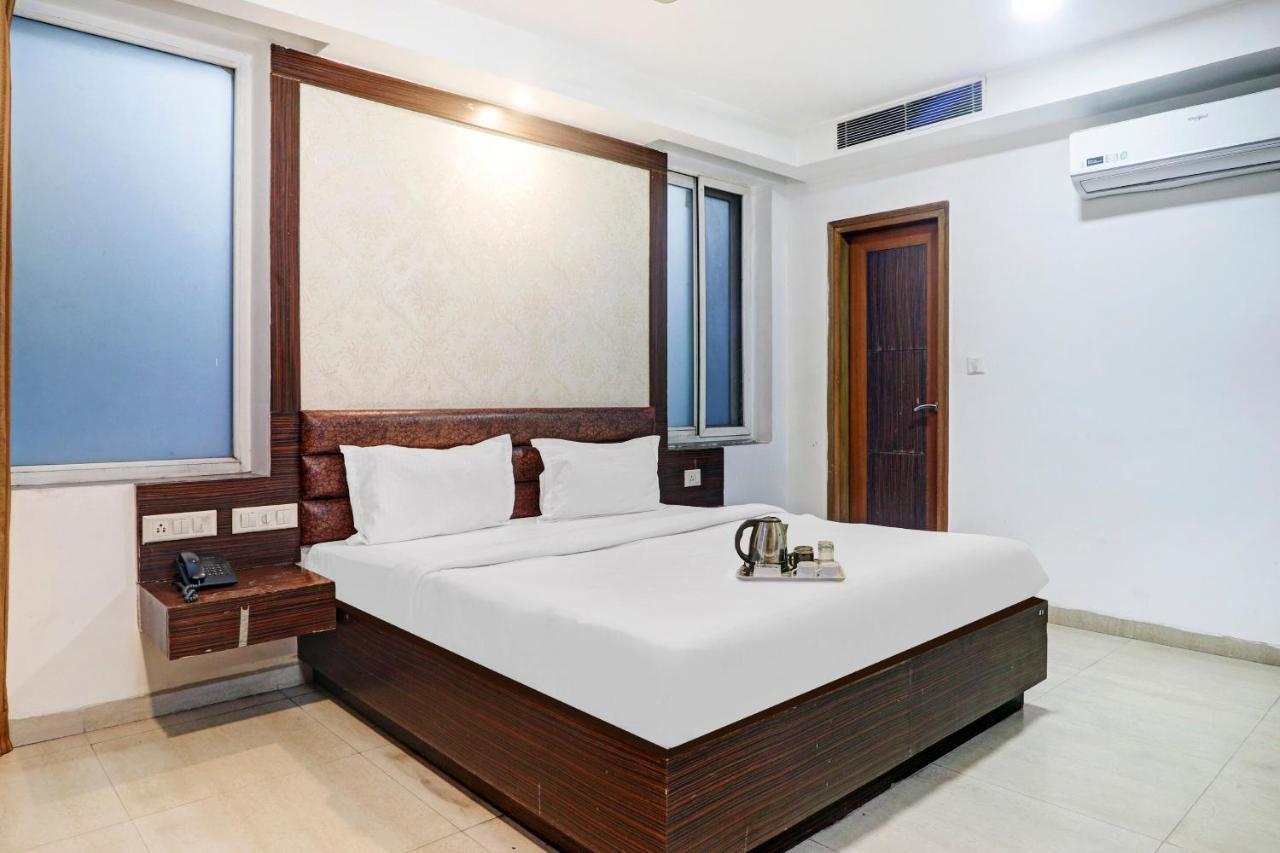 Oyo Townhouse 748 Hotel Parth Paradise Ghaziabad Extérieur photo